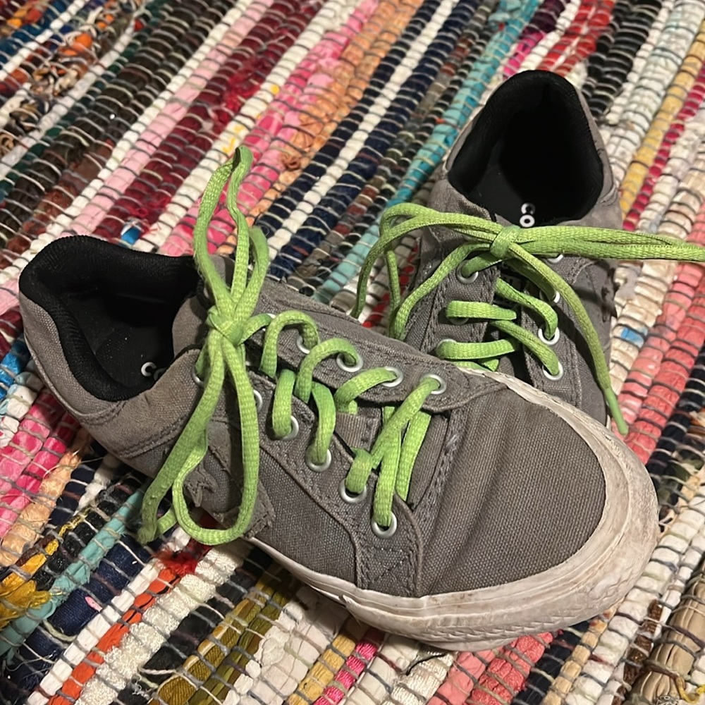 Converse Tennis Shoes